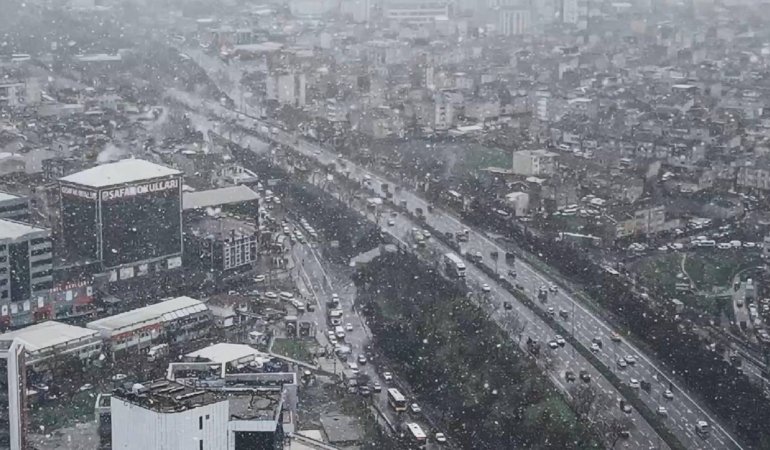 Istanbul8217da-Kar-Yagisi-Kapida-15-Ilce-Icin-Saati-Belirlendi-featured