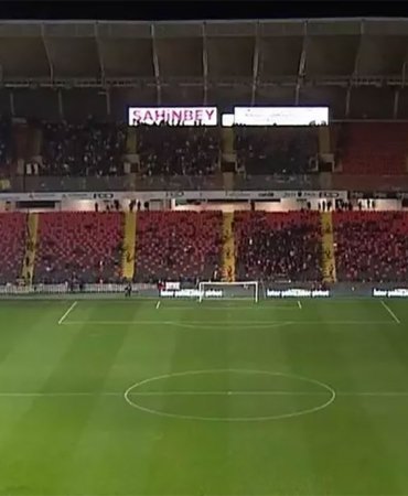 Gaziantep-Fenerbahce-Maci-Isik-Sorunu-Nedeniyle-Gecikti-featured