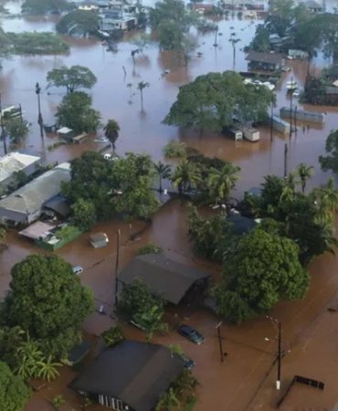 Hawaii8217de-Yirmi-Yildir-Gorulmemis-Sel-5.500-Kisi-Tahliye-Ediliyor-featured