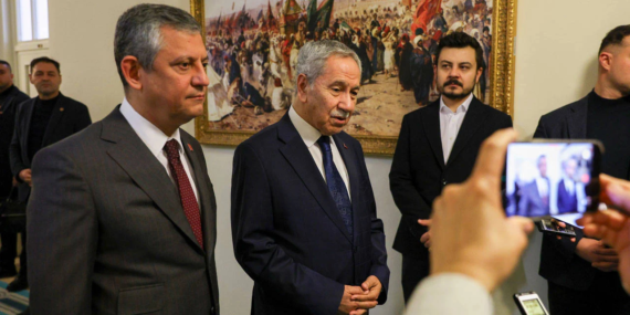 Özel’den Arınç’a ziyaret: Gündem geniş
