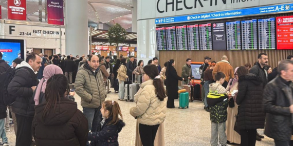 Tatilciler İstanbul Havalimanlarını Doldurdu
