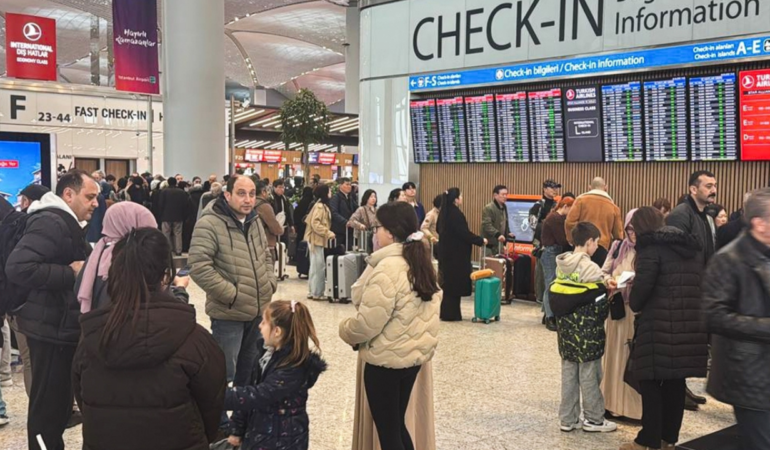 Tatilciler-Istanbul-Havalimanlarini-Doldurdu-featured