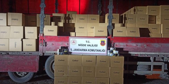 Ulukışla’da Tır Dorsesinde Milyonlarca Kaçak Sigara Yakalandı