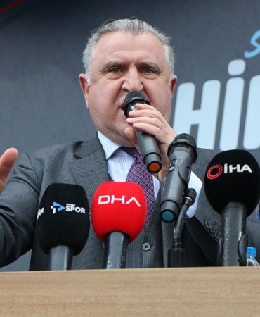 Genclik-ve-Spor-Bakani-Bak-Spor-salonlarina-cocuklarinizi-getiriniz-featured