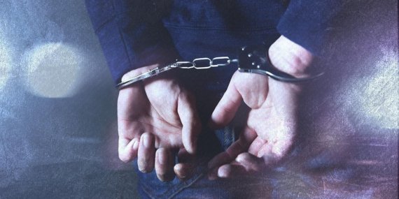 Polis yeleğiyle sosyal medya yayıncılığı yapan şüpheli yakalandı