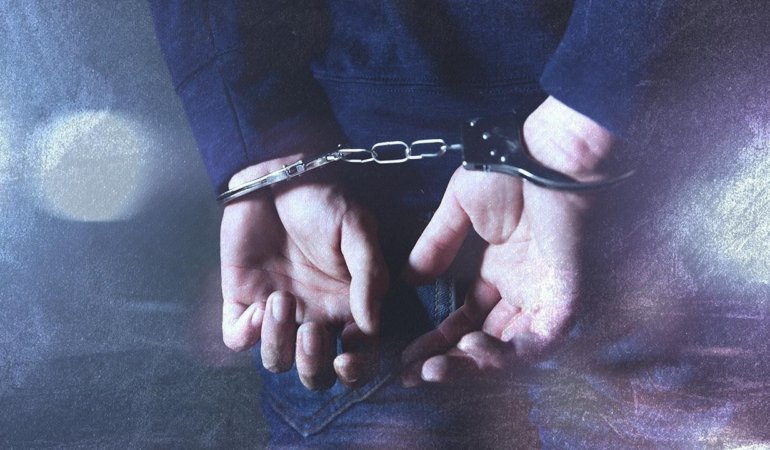 Polis-yelegiyle-sosyal-medya-yayinciligi-yapan-supheli-yakalandi-featured