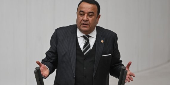 CHP Ankara Milletvekili Adnan Beker partisinden istifa etti